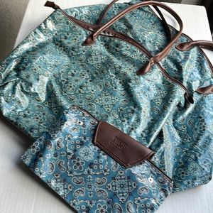 Two’s Company 3 piece tote bags.